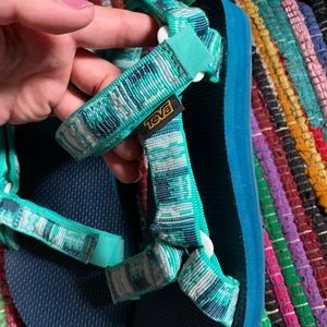 **SOLD** Teva teal blue sandals Sz women’s 8